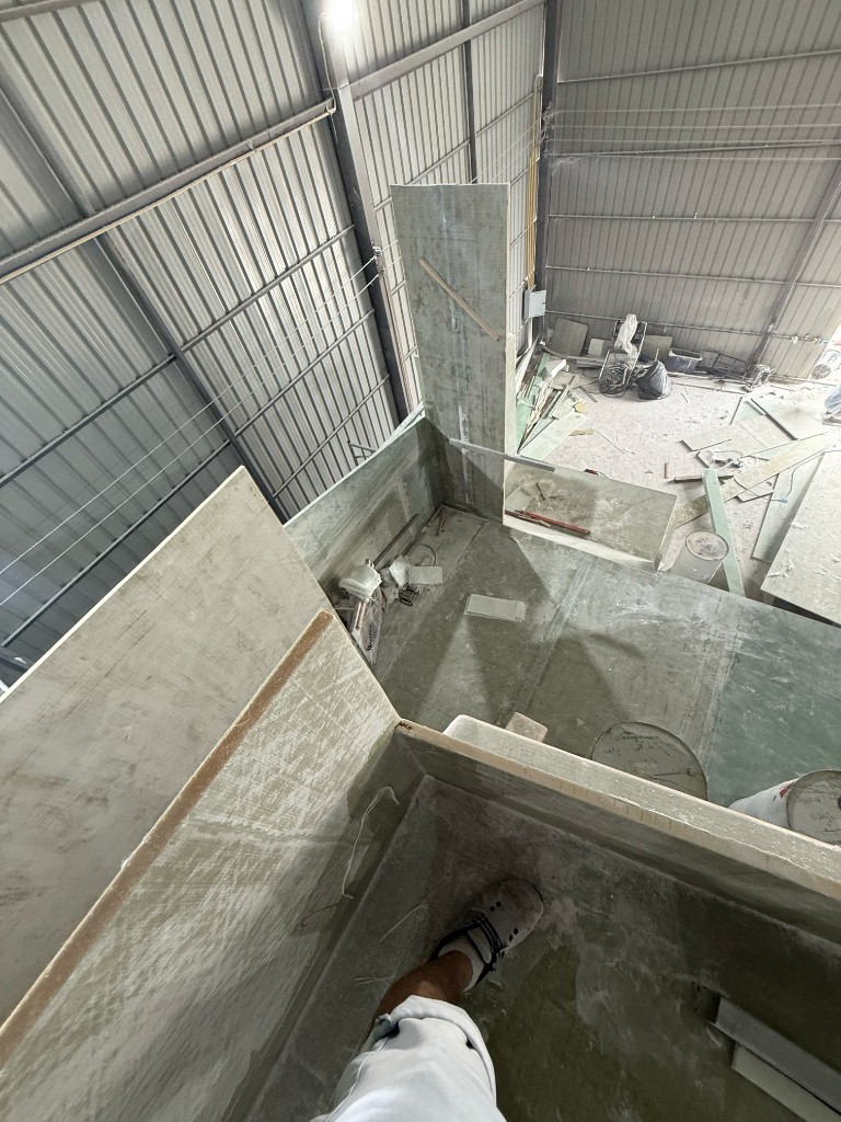 Internal composite bulkheads and deck assembly in the shipyard